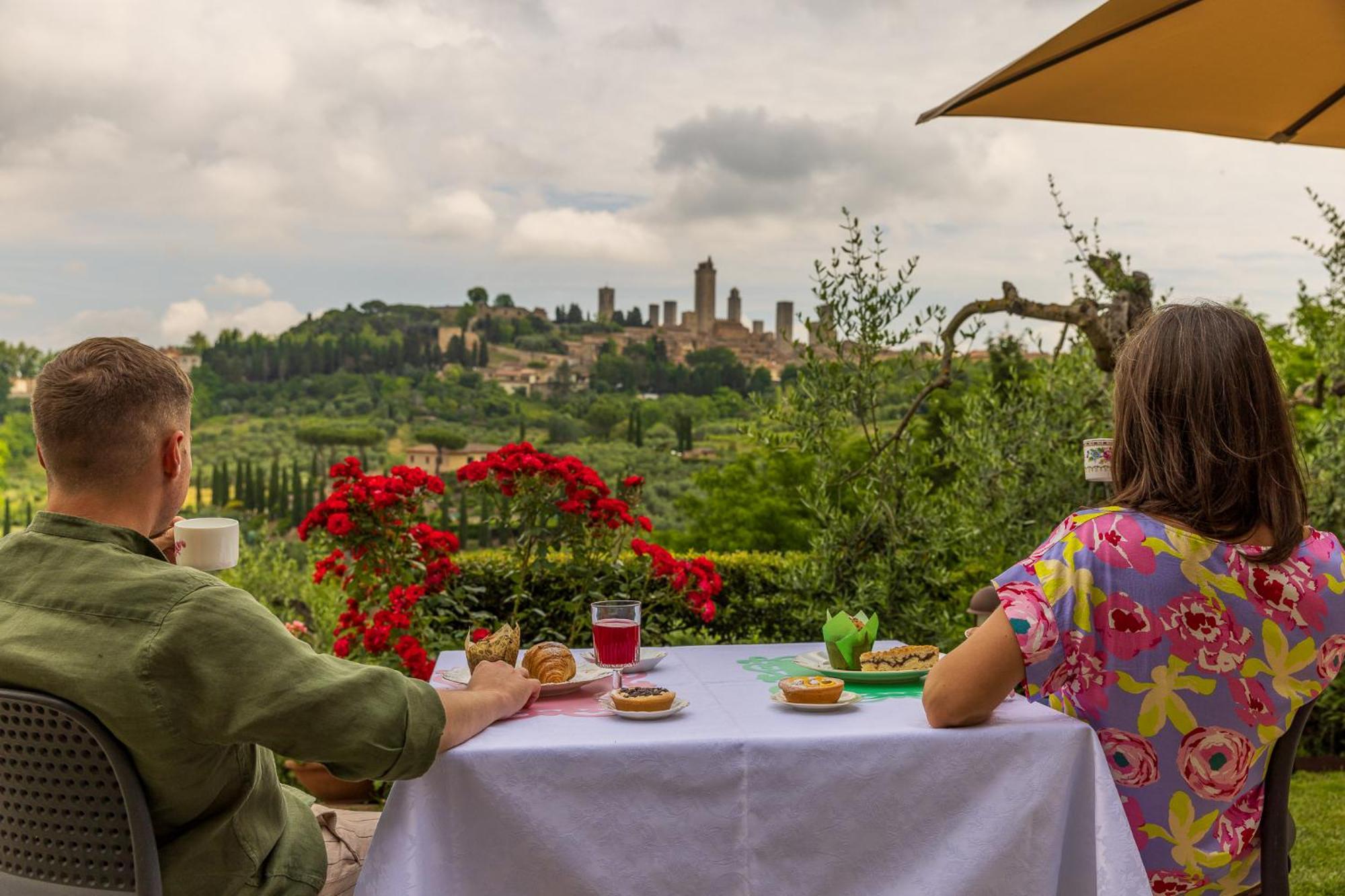 B&B La Cornice San Gimignano Bagian luar foto